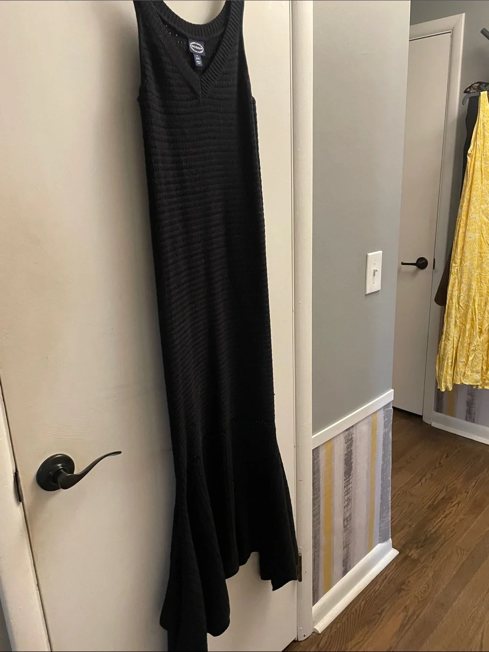 Scoop sleek black